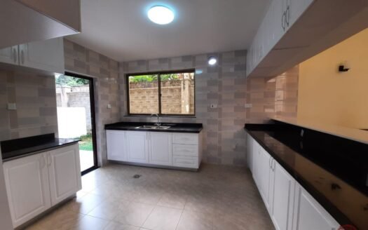 New 5 Bedrooms + Sq Townhouse FOR SALE in Lavington Ksh. 53M